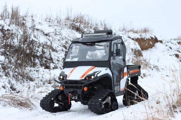 Linhai_utv_diesel_white_predobok_front_side_na snijegu